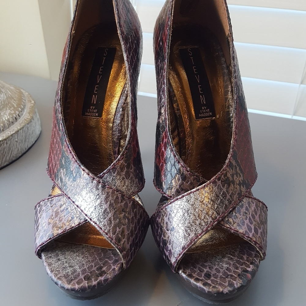 Steve Madden Gold Purple Snake Skin Heels Size 6